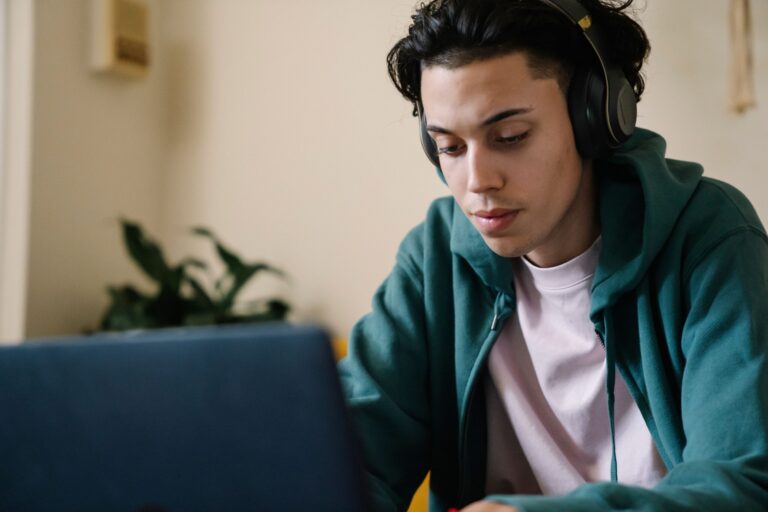 Understanding the basics of online courses in 2025