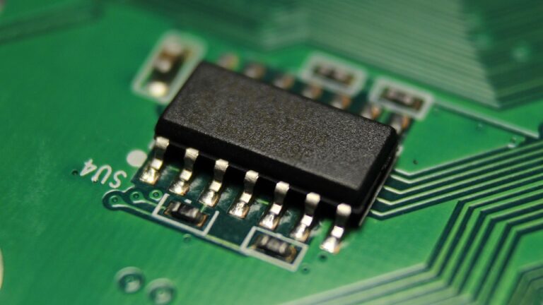 New Wireless Chip Revolutionizes Devices: Boosts Battery Life by 50% While Drastically Reducing Signal Errors